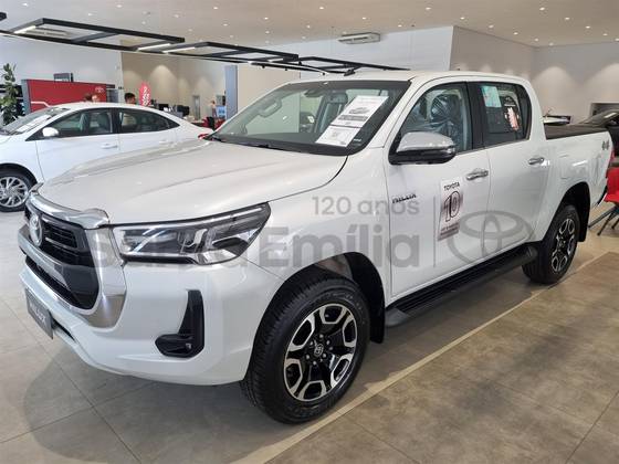 TOYOTA HILUX 2.8 D-4D TURBO DIESEL CD SRX 4X4 AUTOMÁTICO